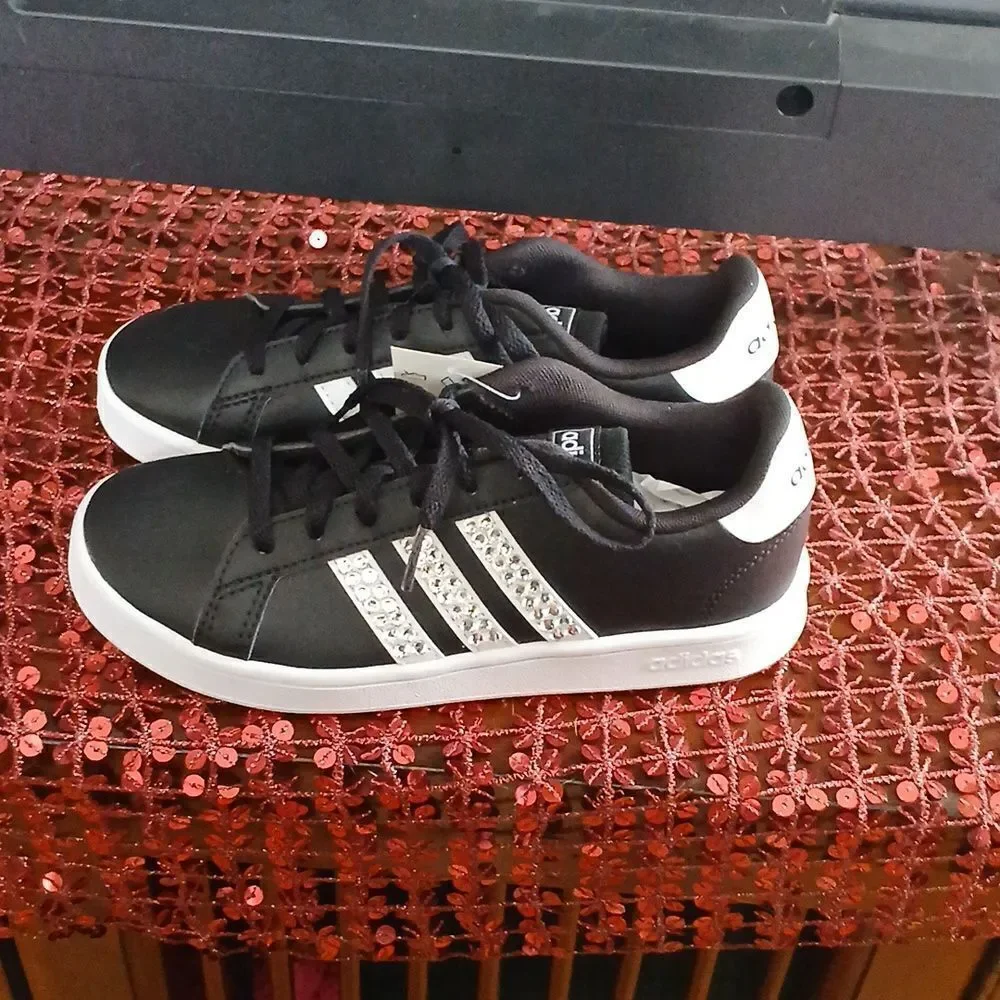 Adidas - Picture 1 of 4